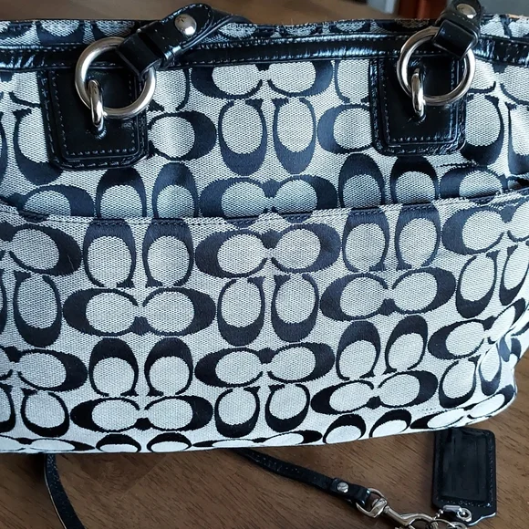 Coach Gallery Signature Tote w/ a Wristlet (RARE) - Picture 14 of 17